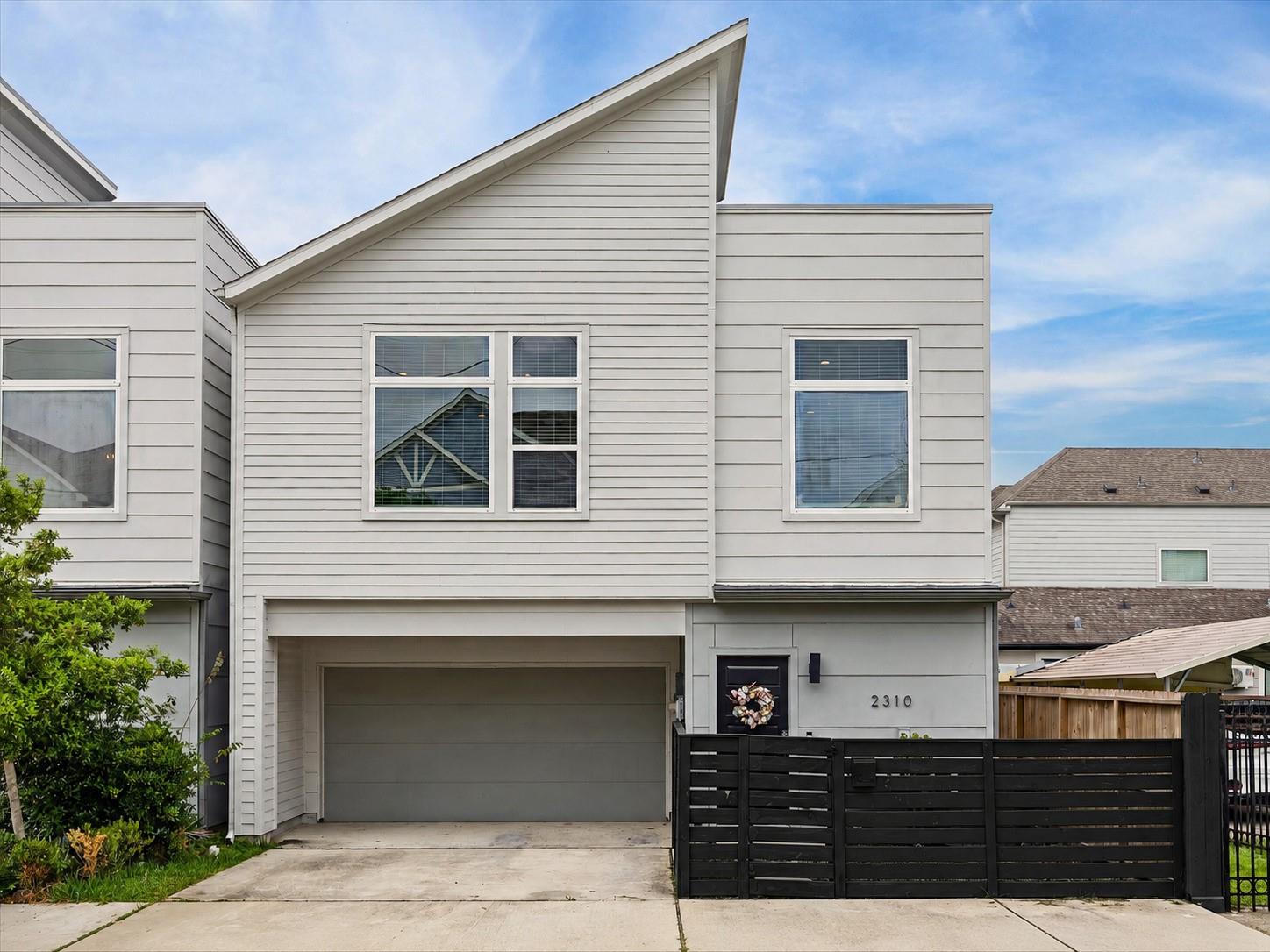 Cottage Grove / Washington Corridor Area home HH-005