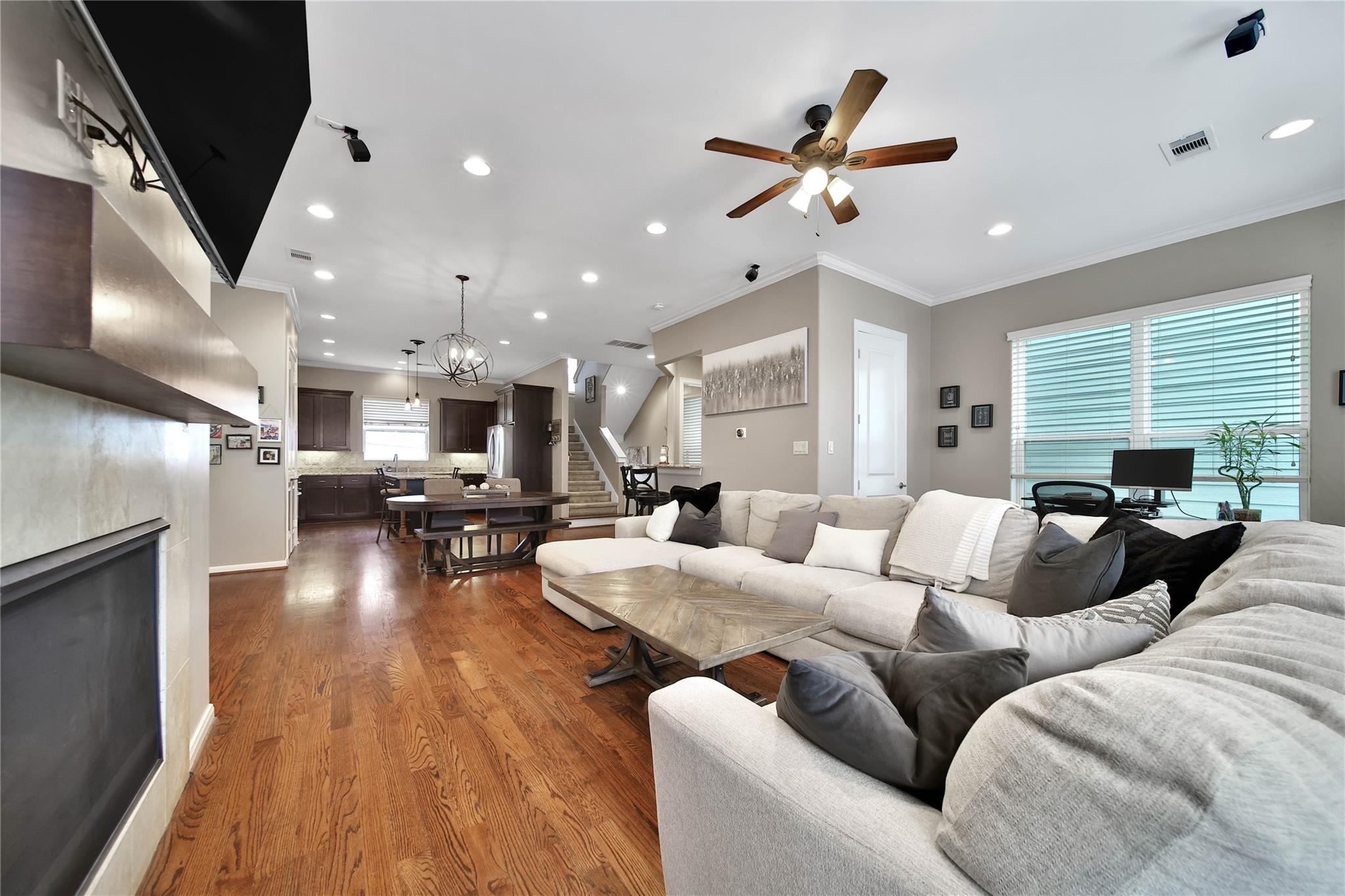Shady Acres / Greater Heights Area home HH-013 photo 3