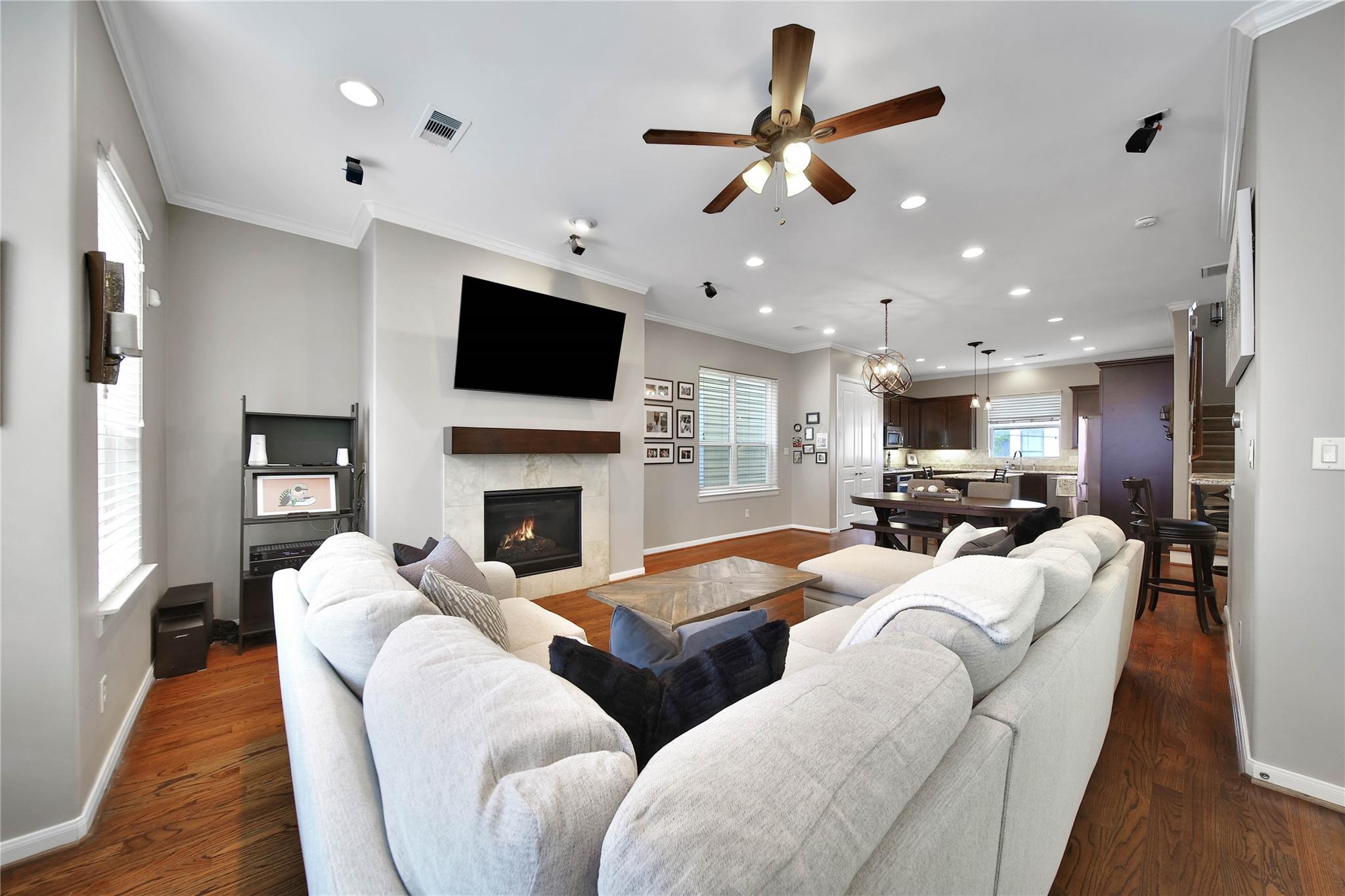 Shady Acres / Greater Heights Area home HH-013 photo 4
