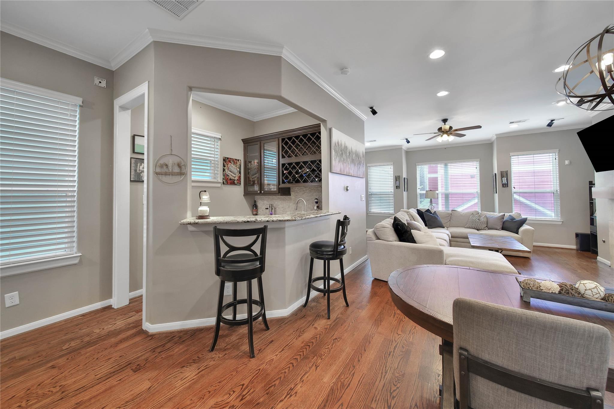 Shady Acres / Greater Heights Area home HH-013 photo 5