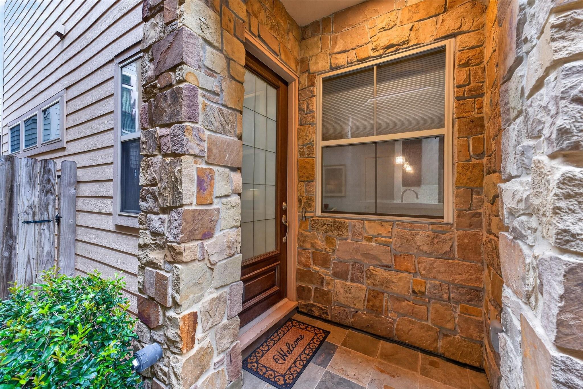 Shady Acres / Greater Heights Area home HH-021 photo 5