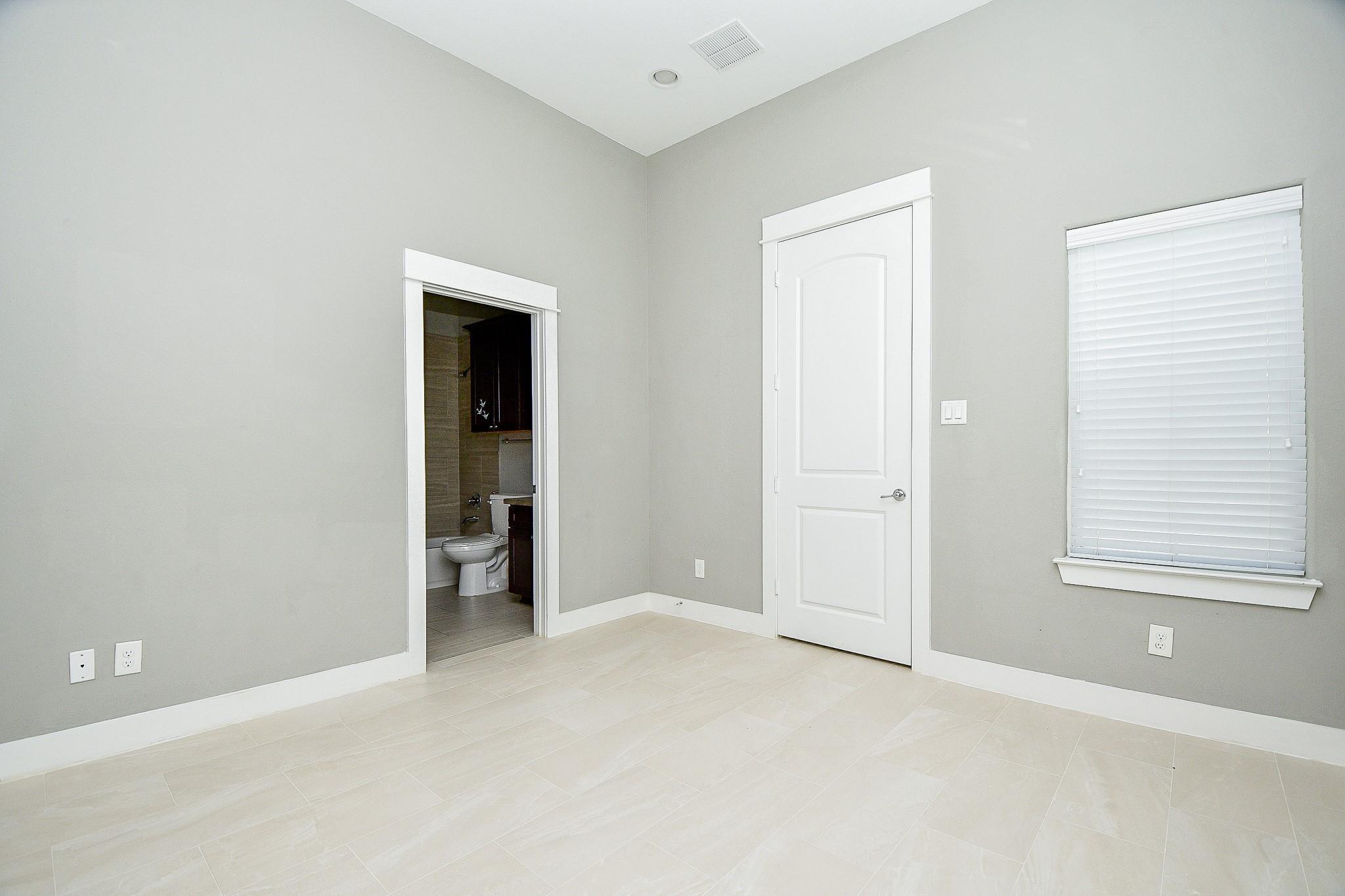 Shady Acres / Greater Heights Area home HH-024 photo 5