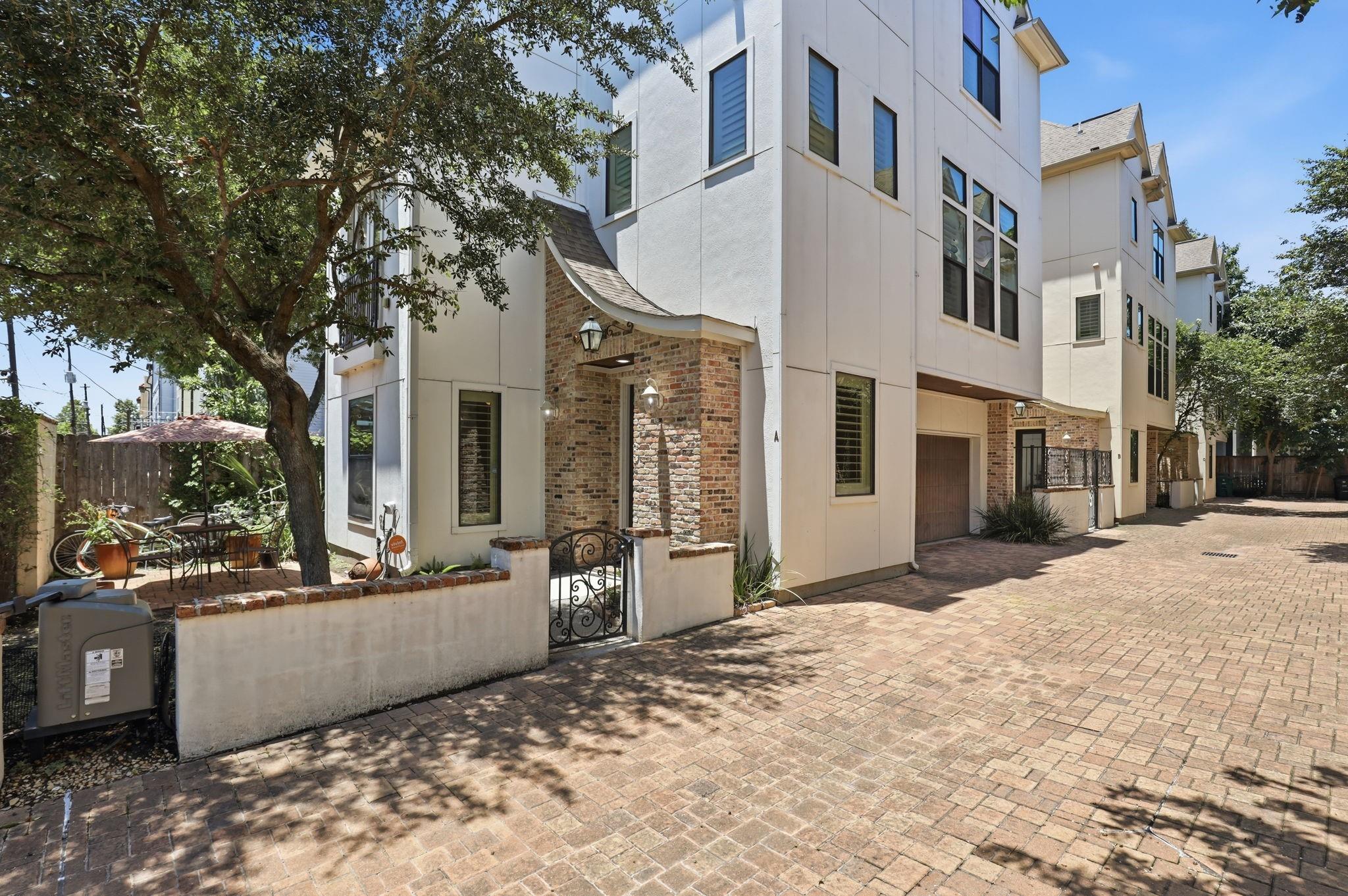 Shady Acres / Greater Heights Area home HH-033