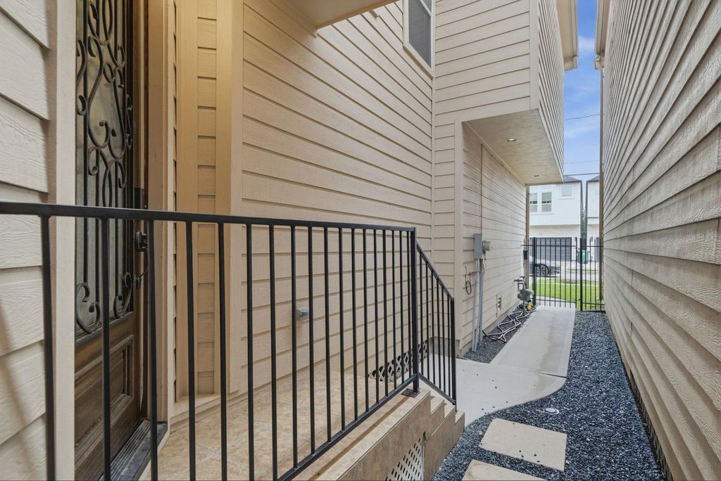 Cottage Grove / Washington Corridor Area home HH-040 photo 4