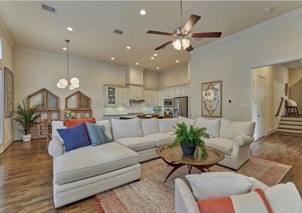 Shady Acres / Greater Heights Area home HH-046 photo 6