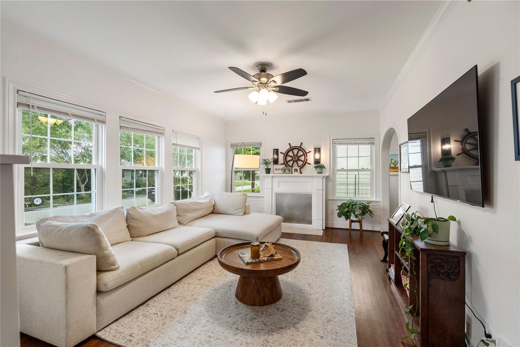 Houston Heights Area home HH-053 photo 3