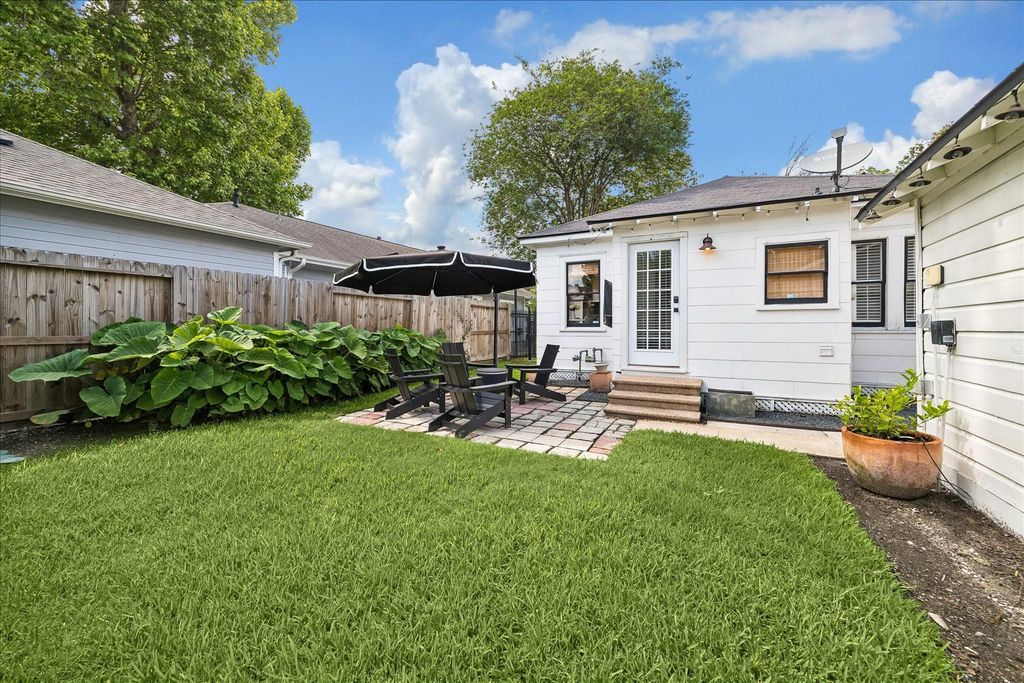 Woodland Heights / Near Northside Area home HH-055 photo 6