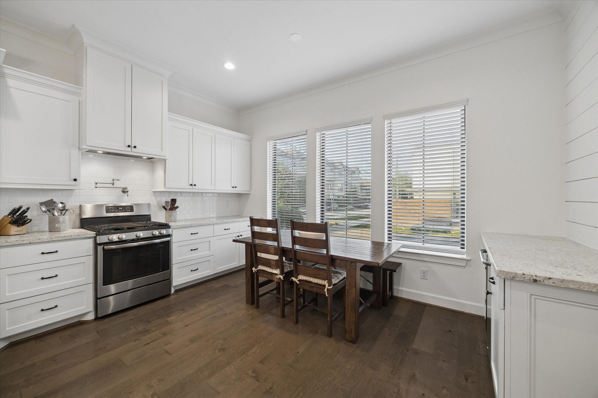 Cottage Grove / Washington Corridor Area home HH-059 photo 5