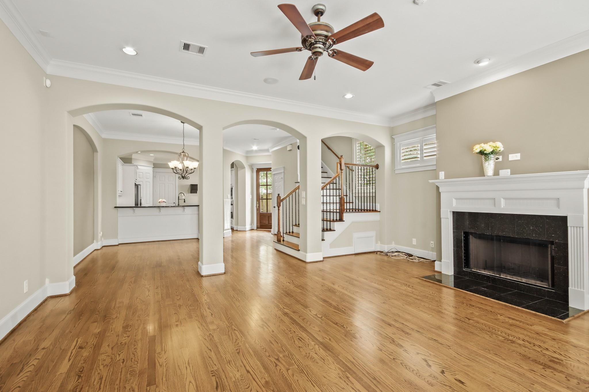 Houston Heights Area home HH-076 photo 4