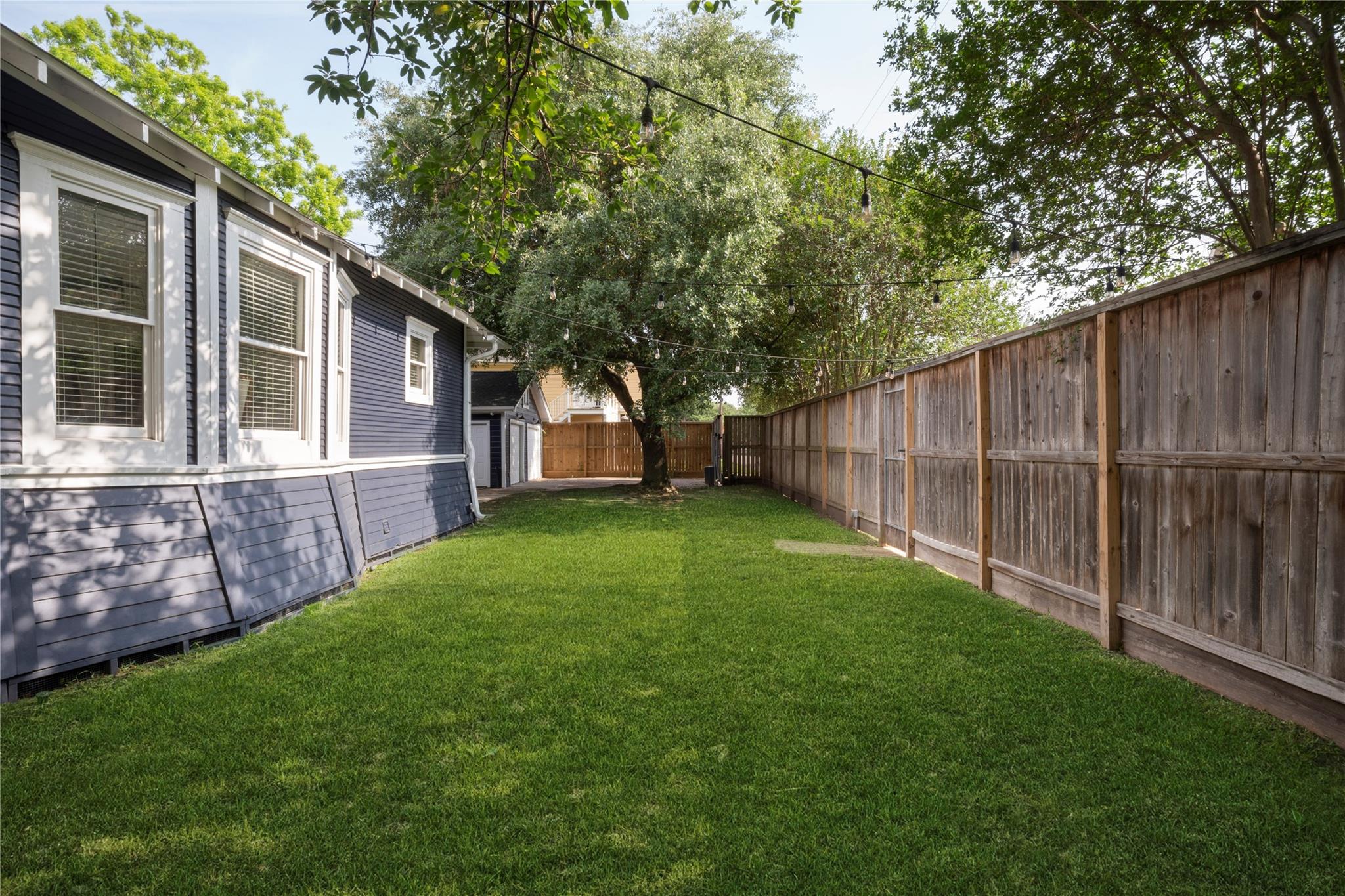 Shady Acres / Greater Heights Area home HH-079 photo 2