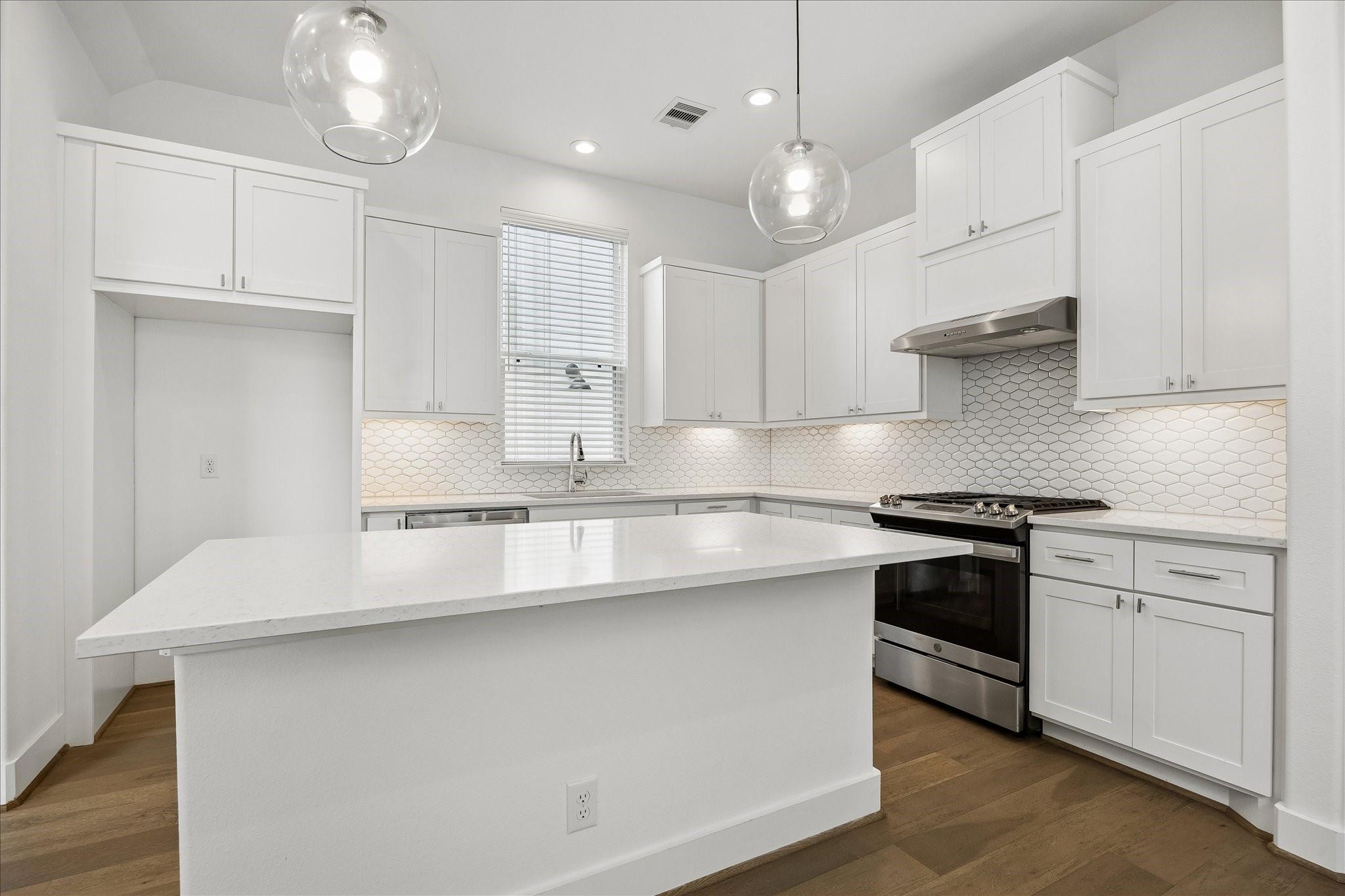 Shady Acres / Greater Heights Area home HH-081 photo 5