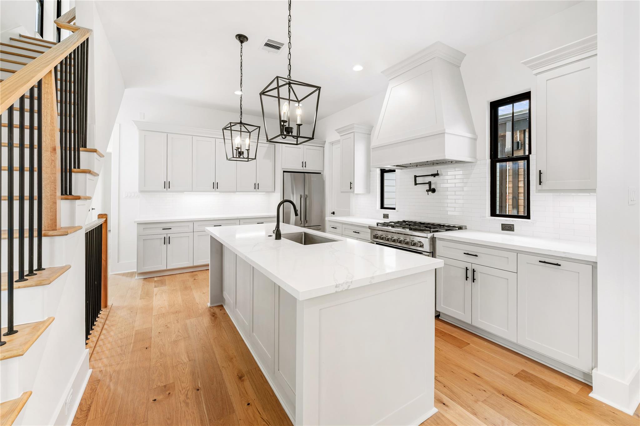 Cottage Grove / Washington Corridor Area home HH-084 photo 6
