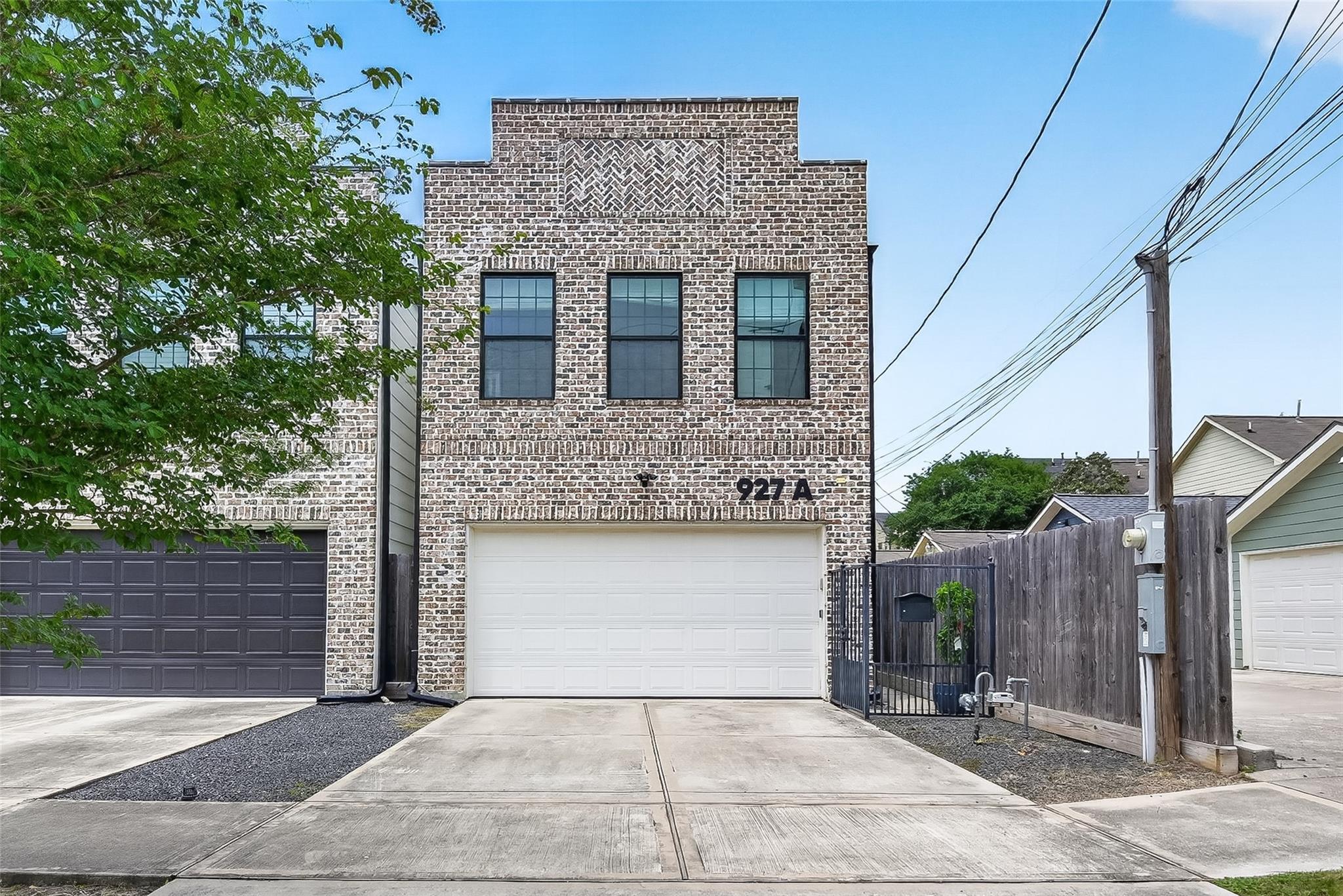 Shady Acres / Greater Heights Area home HH-098