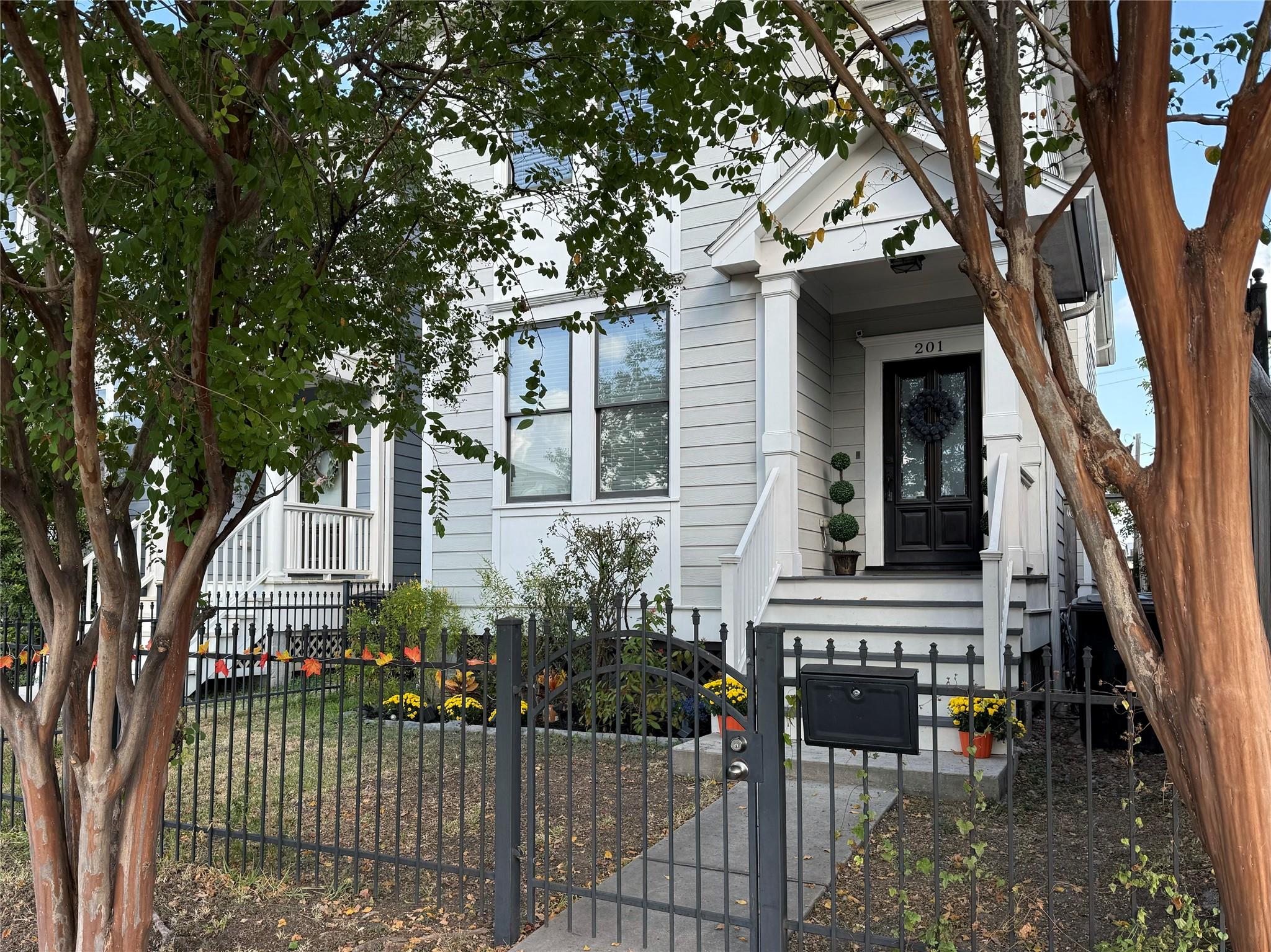 Shady Acres / Greater Heights Area home HH-102