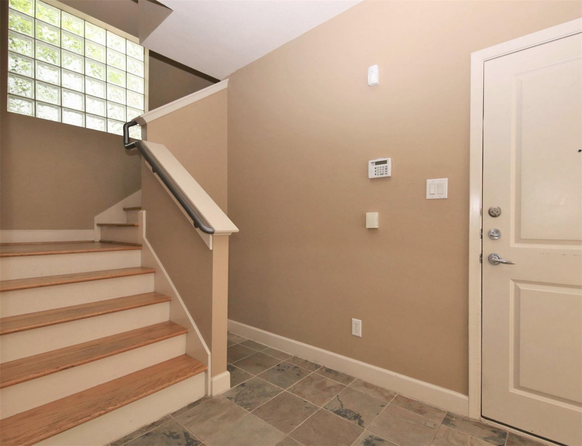 Cottage Grove / Washington Corridor Area home HH-110 photo 6