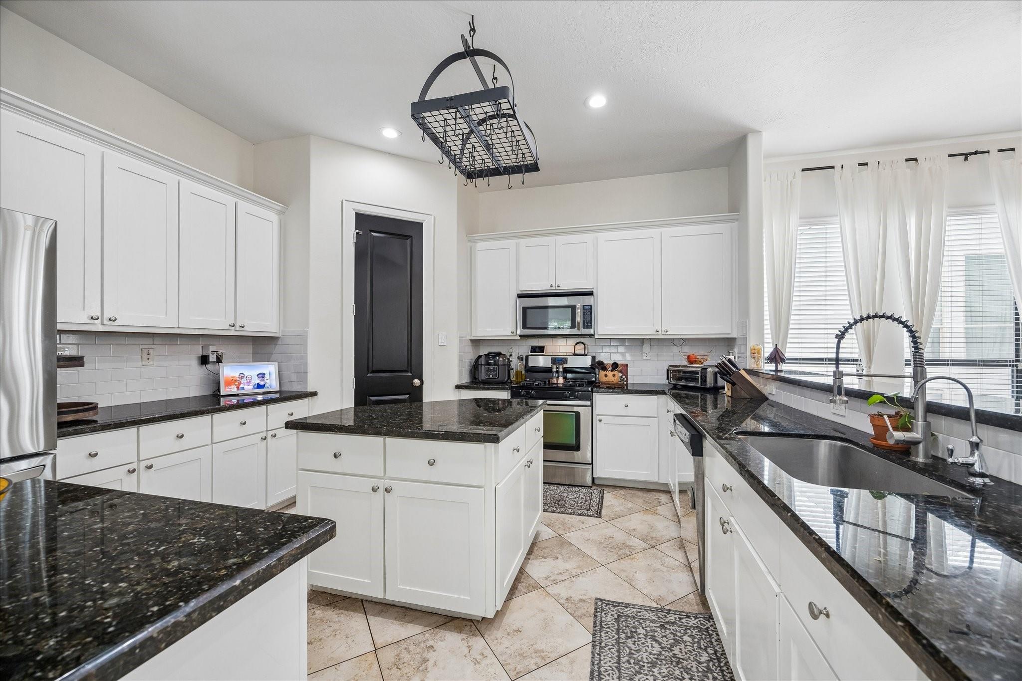 Cottage Grove / Washington Corridor Area home HH-123 photo 3