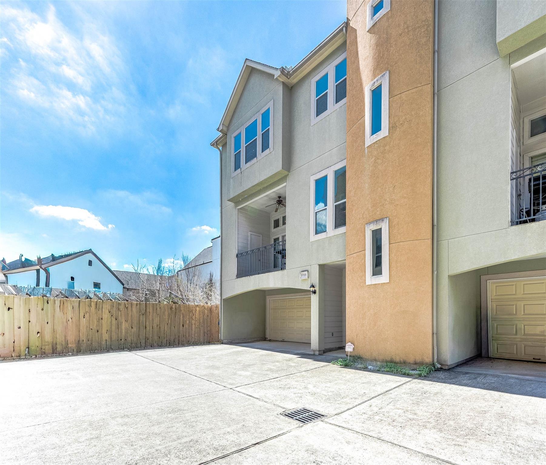 Cottage Grove / Washington Corridor Area home HH-153