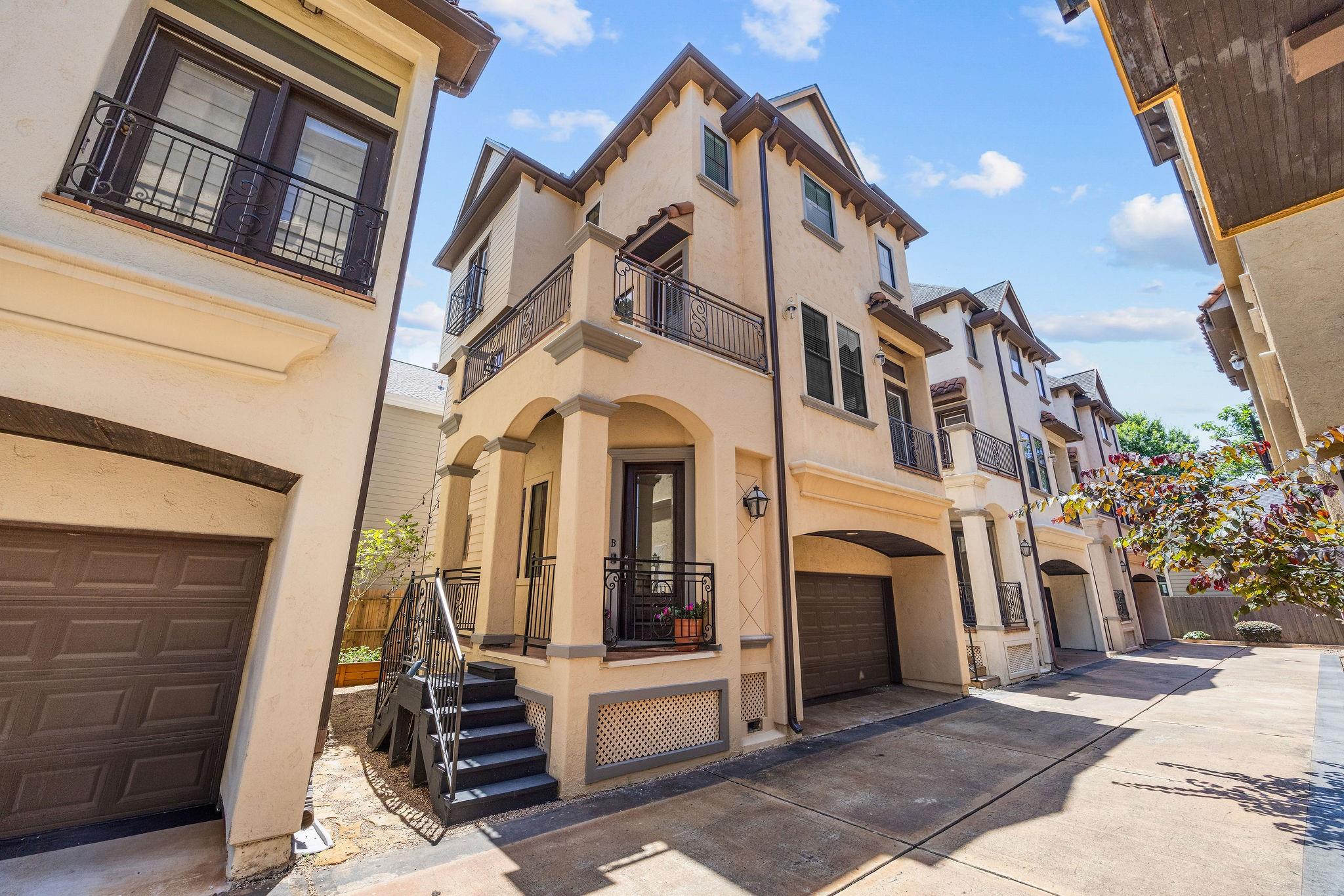 Shady Acres / Greater Heights Area home HH-156