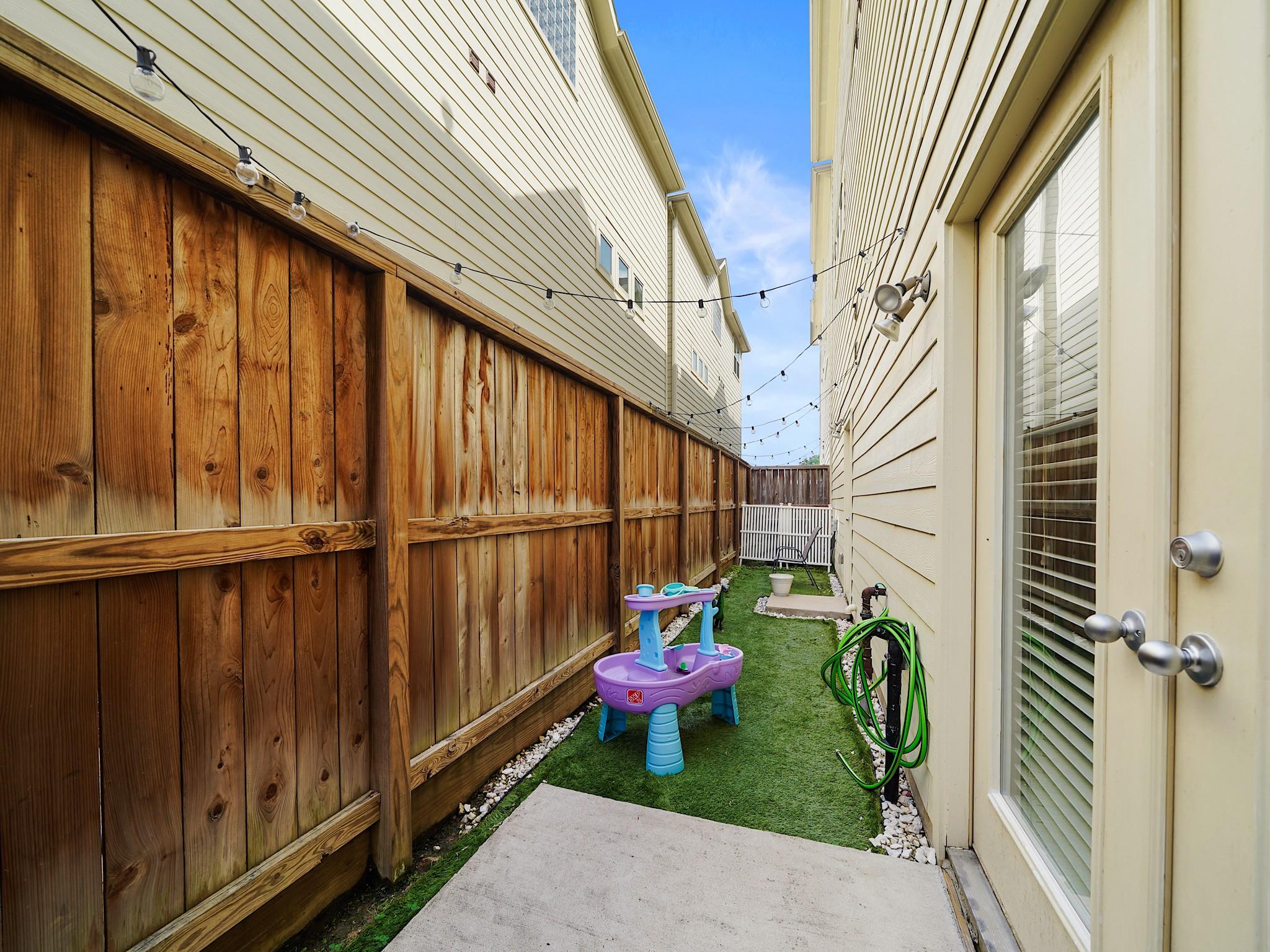 Garden Oaks Area home HH-160 photo 5