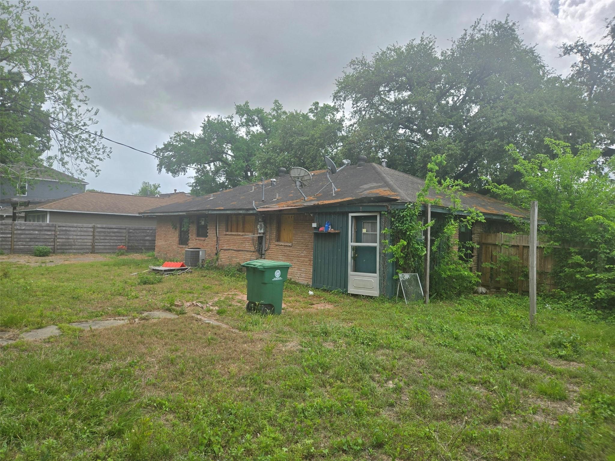 Oak Forest Area home HH-173 photo 2