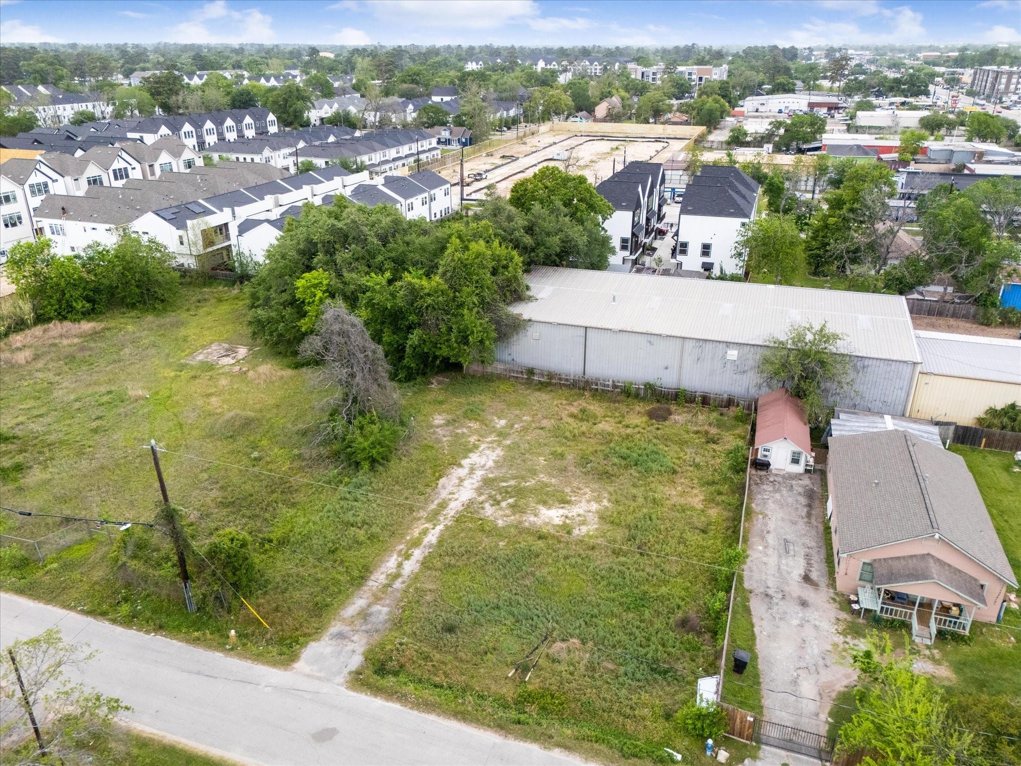 Garden Oaks Area home HH-180 photo 3