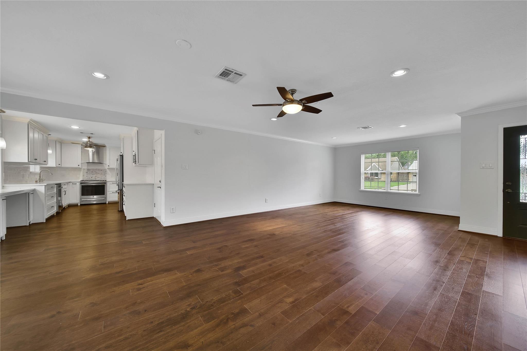 Garden Oaks Area home HH-186 photo 4