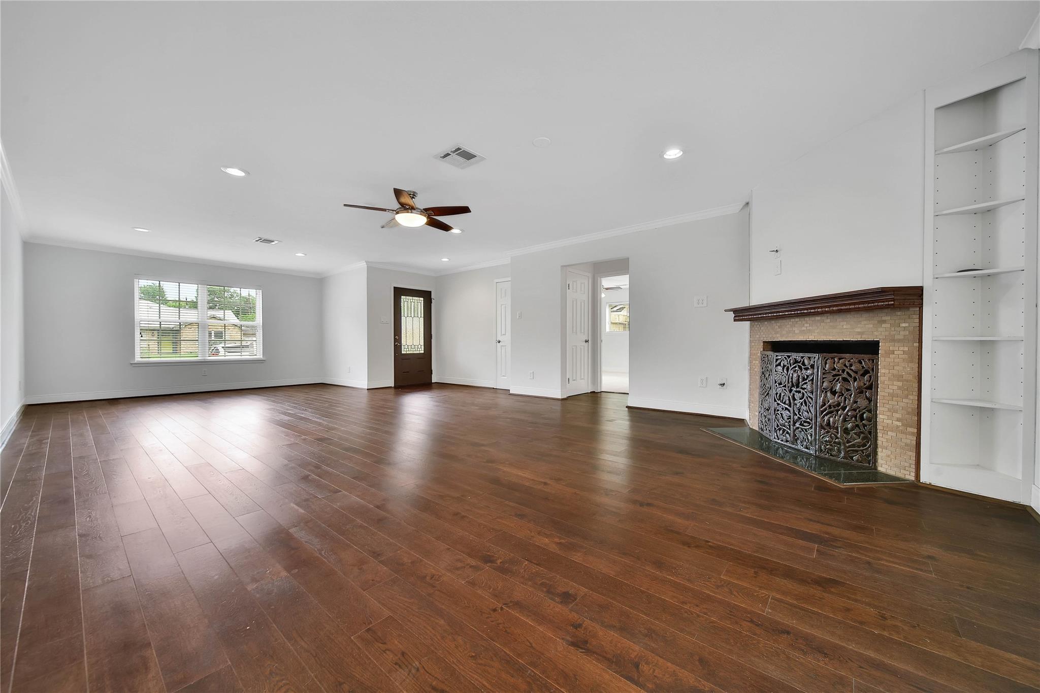 Garden Oaks Area home HH-186 photo 5