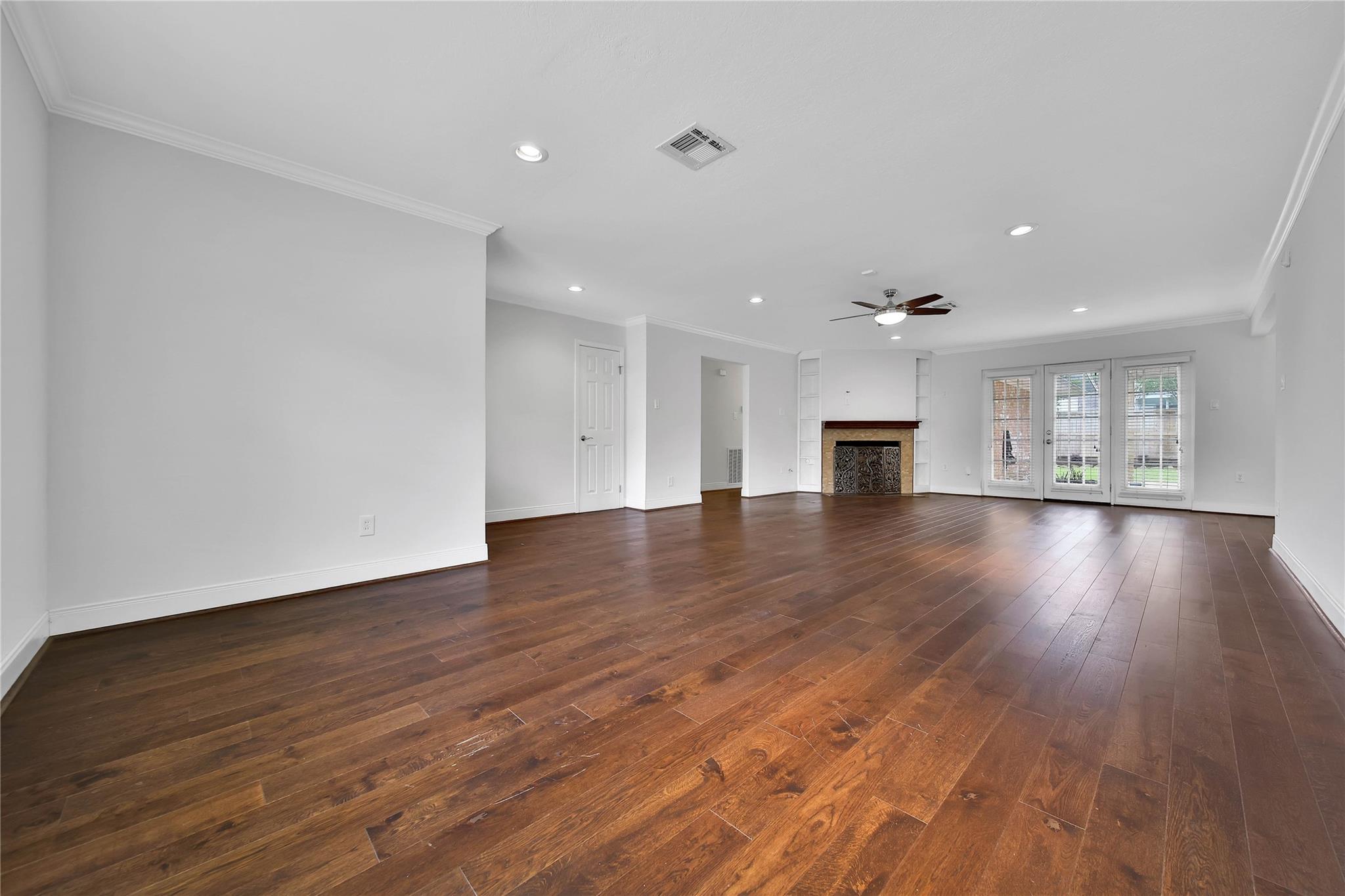 Garden Oaks Area home HH-186 photo 6