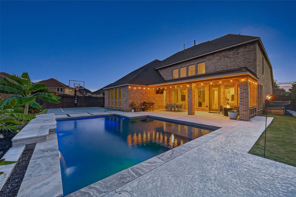 Luxury home preview LUX-021