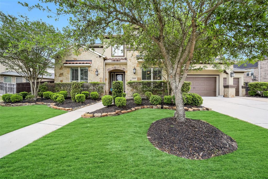 Luxury home preview LUX-030