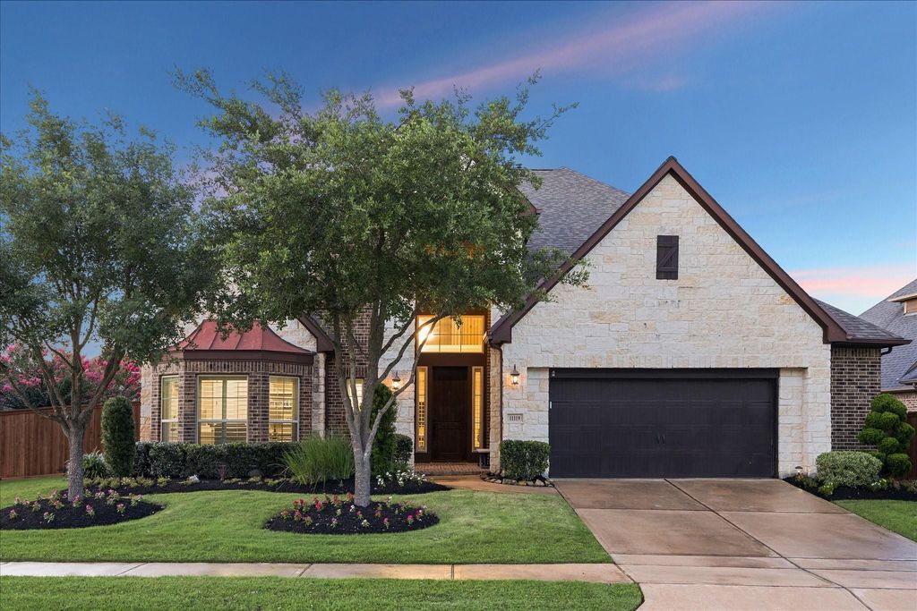 Luxury home preview LUX-034